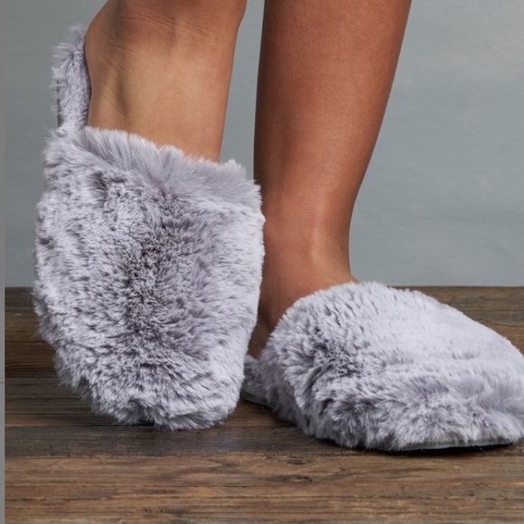 NWT Lemon fuzzy slip on slippers S/M - Picture 2 of 4